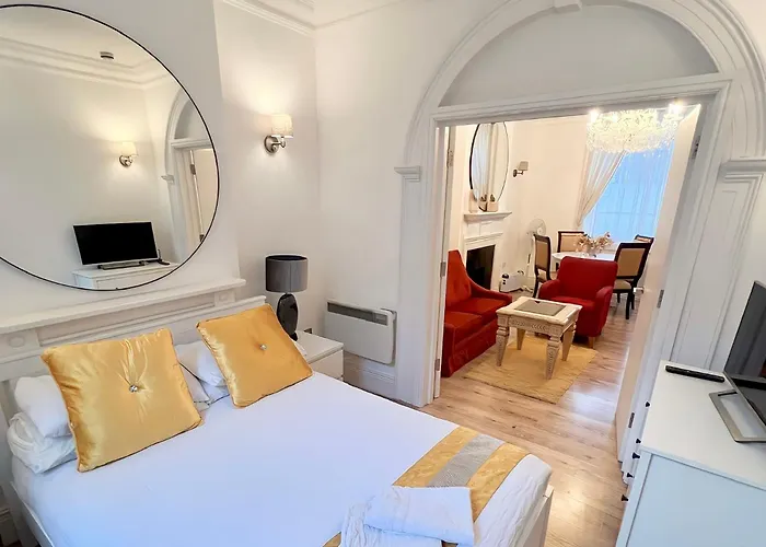 Hyde Park Luxe Suite